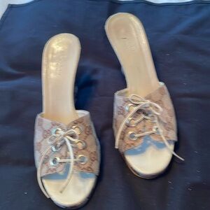 Beautiful Gucci wedge classic slide